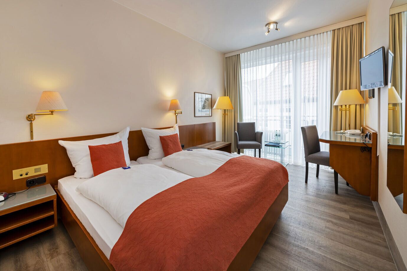 standard double room | in-room safe, cots/infant beds, free wifi, bed sheets