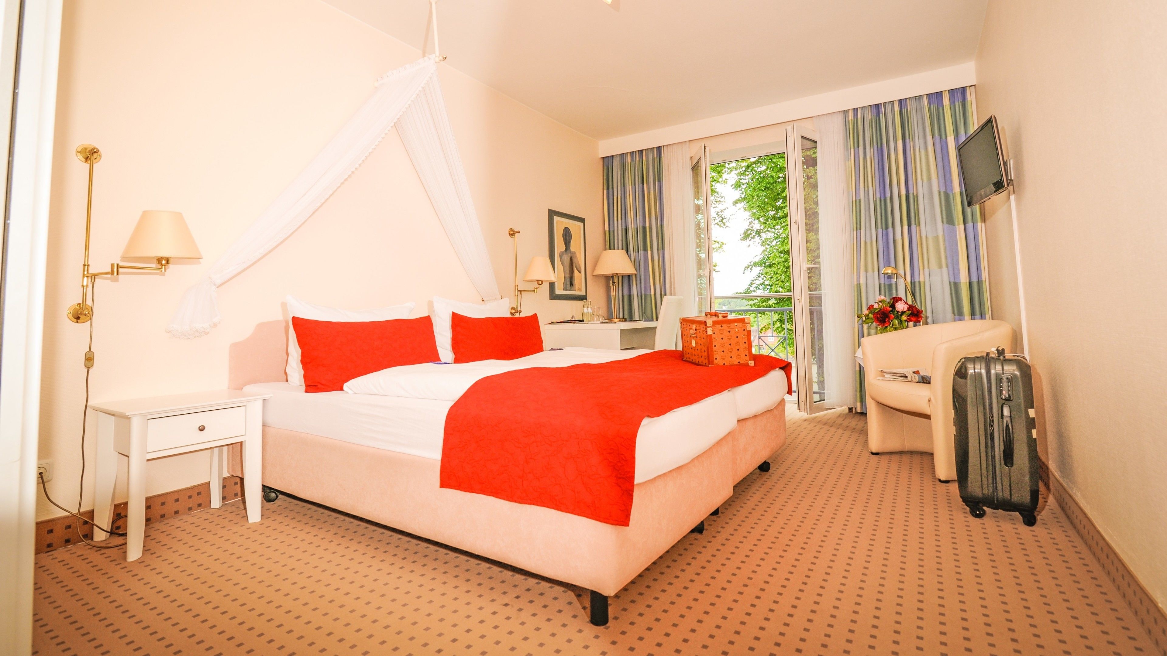 standard double room | in-room safe, cots/infant beds, free wifi, bed sheets