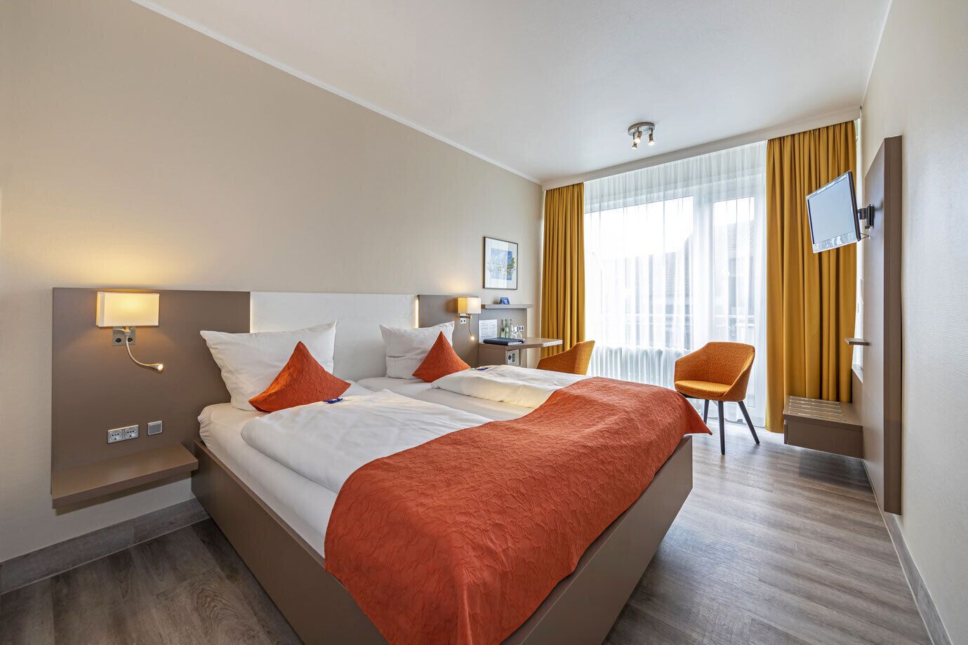 standard double room | in-room safe, cots/infant beds, free wifi, bed sheets