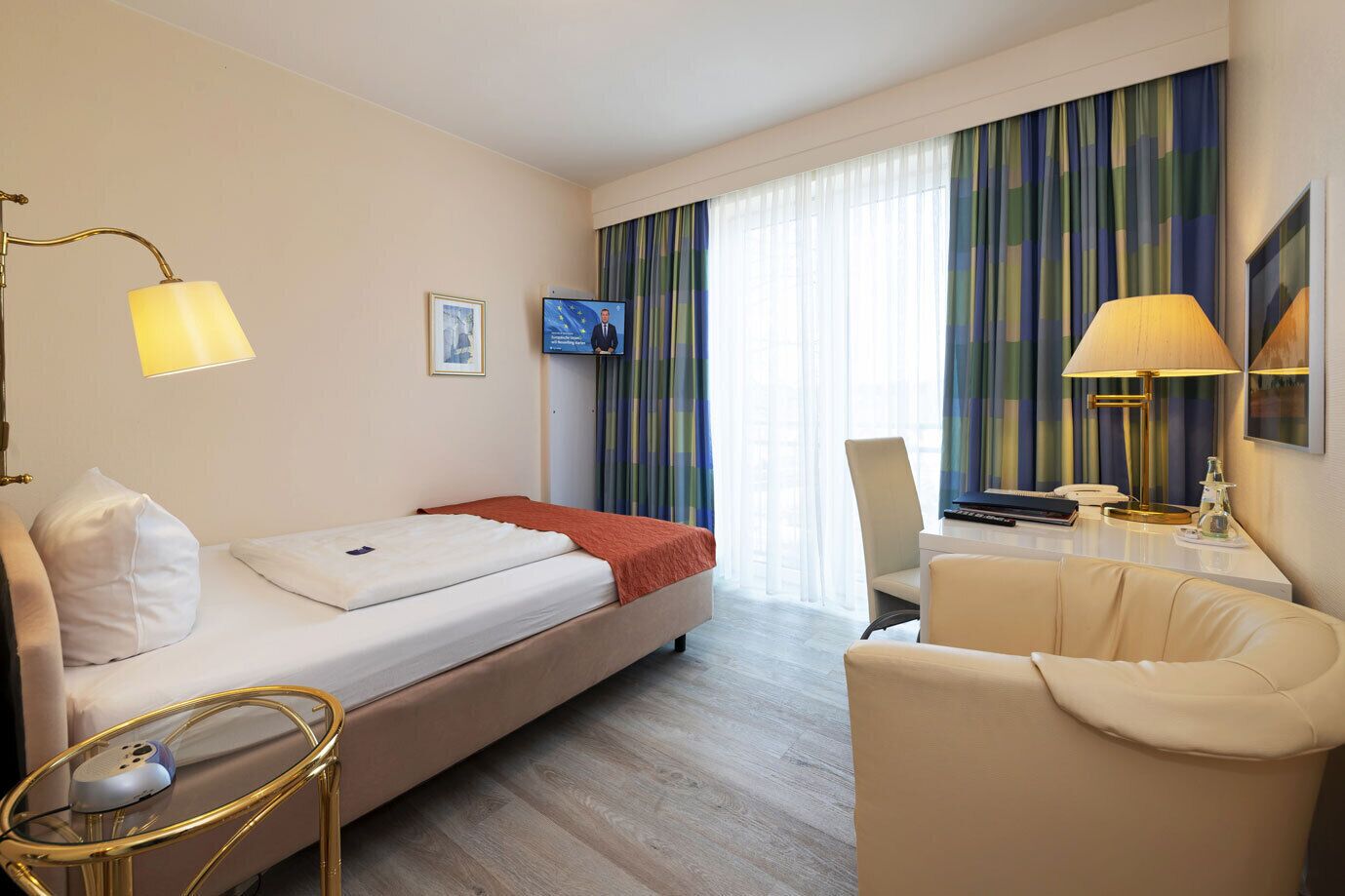 standard single room | in-room safe, cots/infant beds, free wifi, bed sheets