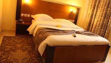 Family Room | Desk, free WiFi, bed sheets