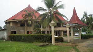 Front of property - Résidence Jully (Kribi)