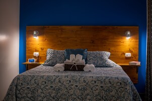 Decoración personalizada, muebles diferentes y cortinas blackout 