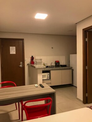 Family Studio, 1 Queen Bed with Sofa bed, Non Smoking (FLAT) | Private kitchen - 103 Hotel & Flats (Palmas)