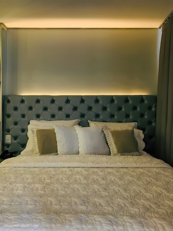 ํ๋๋ฌธ ์คํ๋์ค ์ค์ํธ | ๋ฏธ๋๋ฐ, ์๋ง ์ปคํผ, ๋ฐฉ์ ์ค๋น, ๋ฌด๋ฃ WiFi