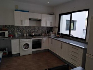 Lägenhet - 2 sovrum | Eget kök | Kylskåp, ugn, spishäll och grytor/köksredskap