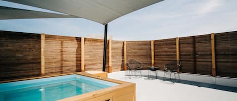 Deluxe Suite, Hot Tub | Private spa tub