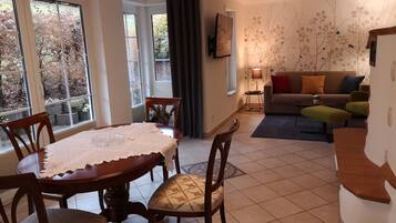 Classic-Apartment, 1Â Doppelbett und Schlafsofa | Schreibtisch, kostenloses WLAN