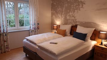 Classic Apartment, 1 Double Bed with Sofa bed | Desk, free WiFi