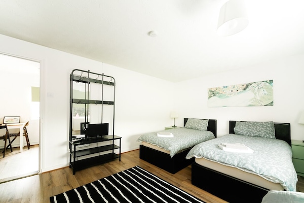 Twin Room | Individually decorated, individually furnished, iron/ironing board