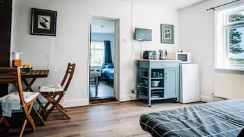Dreibettzimmer | Individuell dekoriert, individuell eingerichtet, Bügeleisen/Bügelbrett