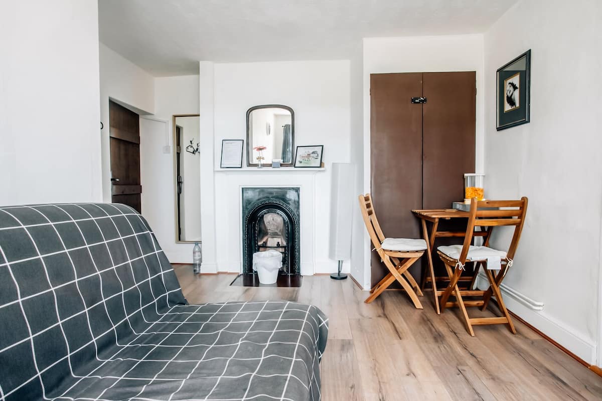 Dreibettzimmer | Individuell dekoriert, individuell eingerichtet, Bügeleisen/Bügelbrett