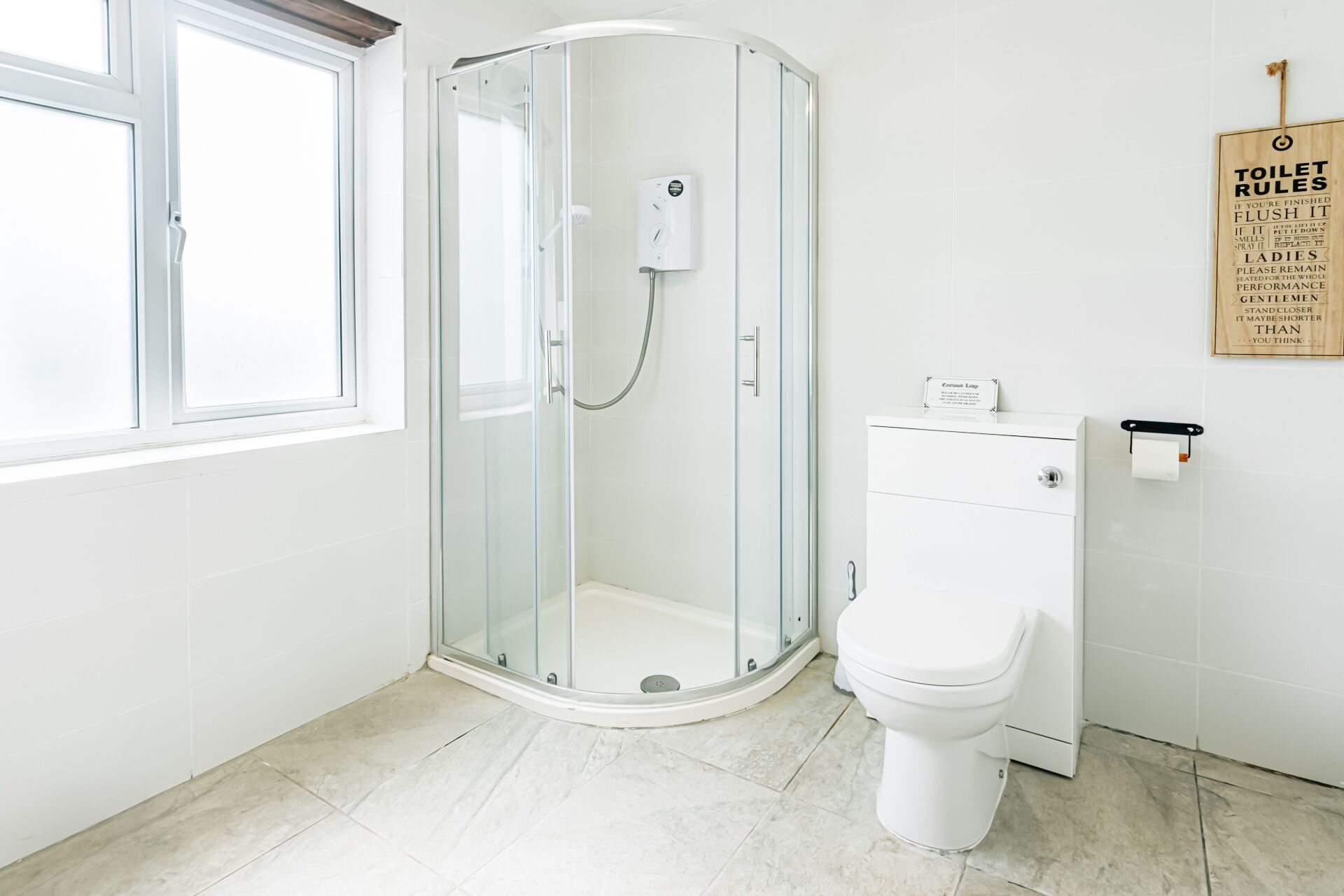 Doppelzimmer | Badezimmer | Dusche, kostenlose Toilettenartikel, Haartrockner, Handtücher