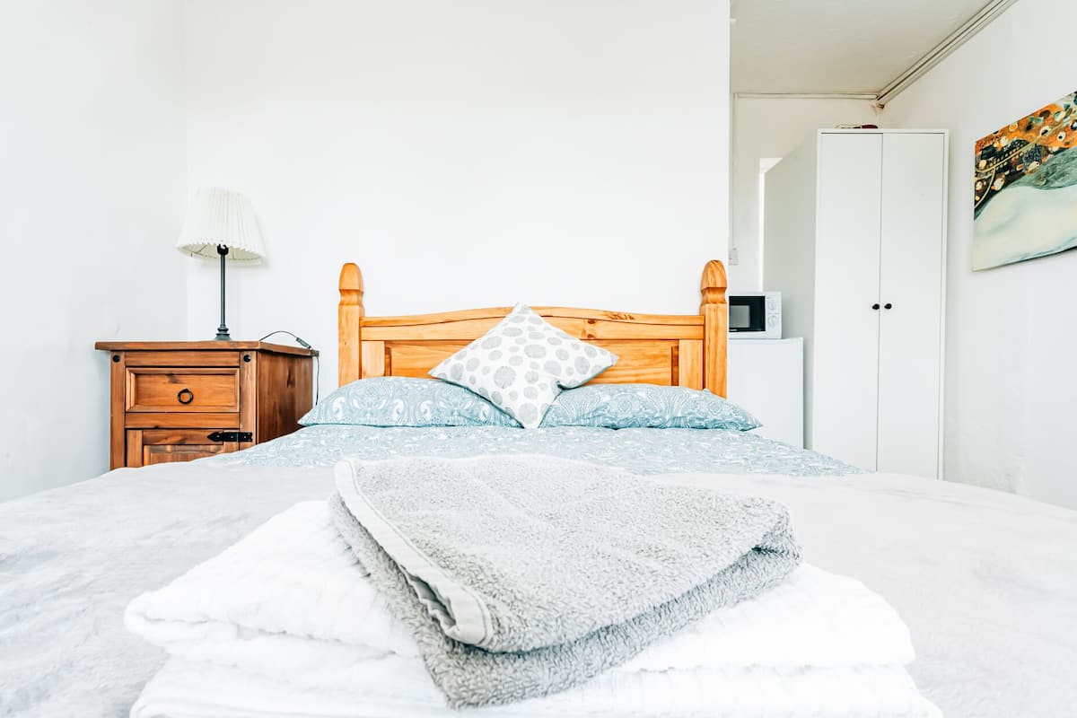 Doppelzimmer | Individuell dekoriert, individuell eingerichtet, Bügeleisen/Bügelbrett