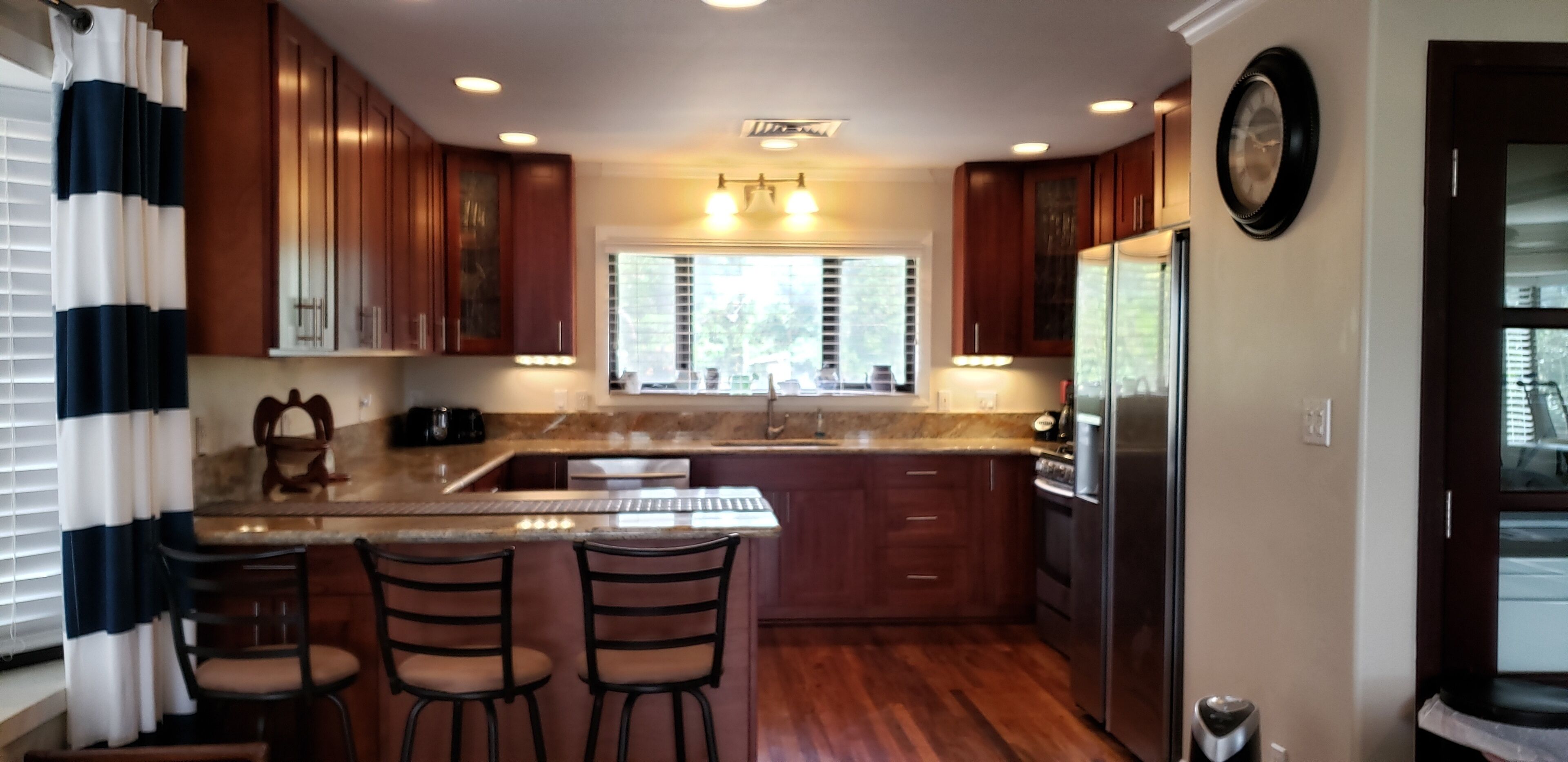 Luxurious Guest home  w/Swimming Pool Just Steps away from the Ocean/Beach.