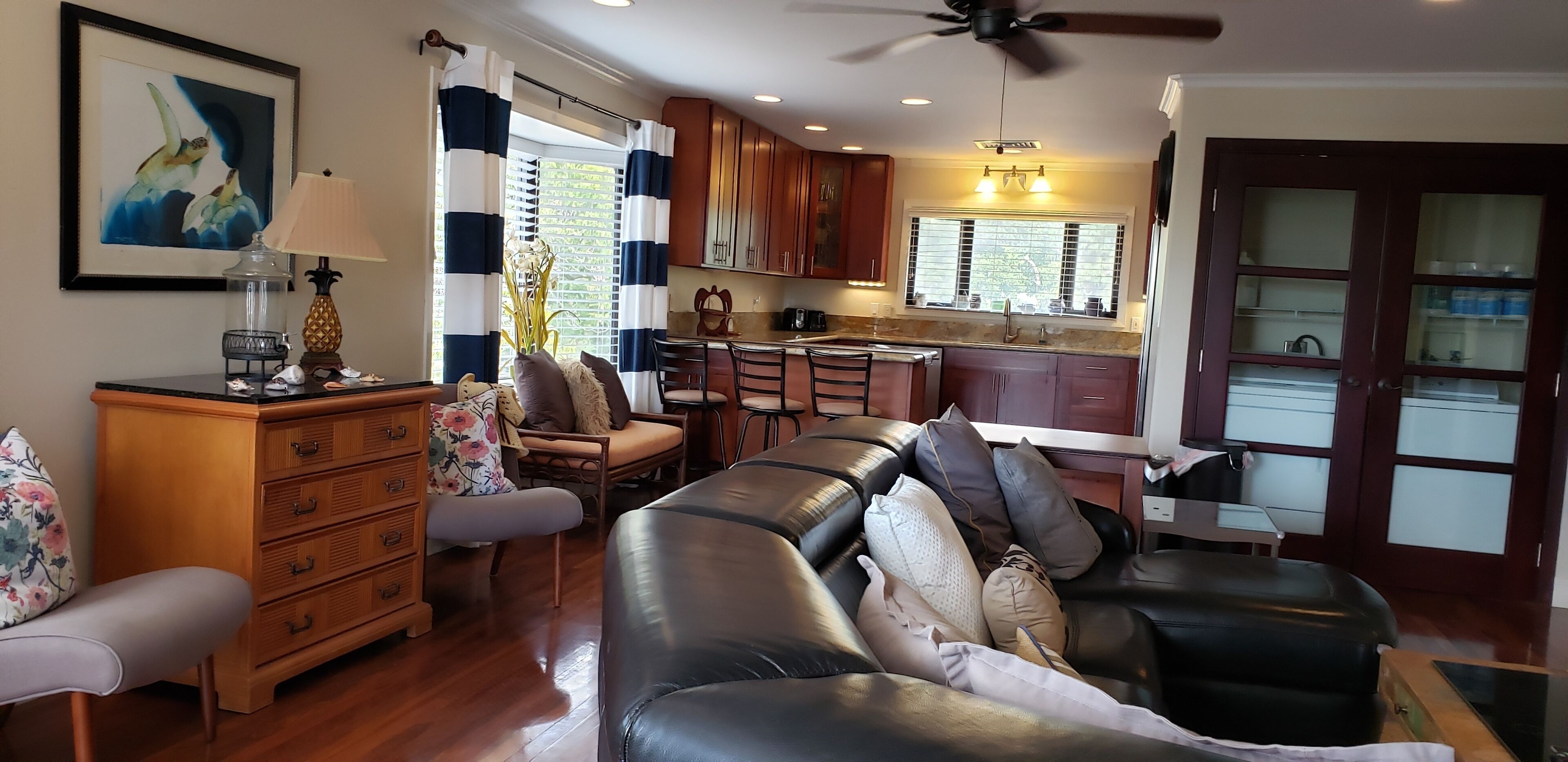 Luxurious Guest home  w/Swimming Pool Just Steps away from the Ocean/Beach.