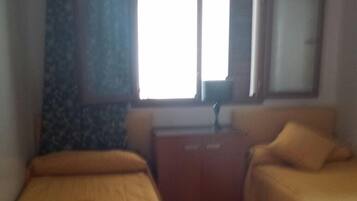 2 bedrooms, desk, bed sheets