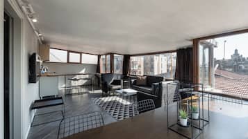 Penthouse có tầm nhìn toàn cảnh, quang cảnh thành phố | Khu phòng khách