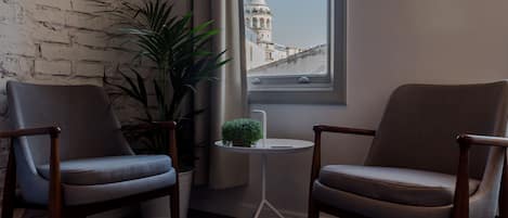 Superior Suite, 1 Queen Bed, City View | Room amenity
