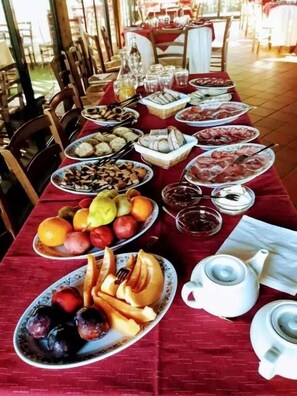 Lunch, dinner served; Italian cuisine, garden views  - Agriturismo Colle Tocci (Subiaco)
