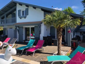 Seasonal outdoor pool, pool umbrellas, sun loungers - Villa Andernos (Andernos-les-Bains)