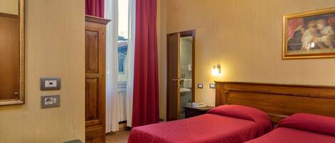 Habitació doble o amb dos llits individuals estàndard, no fumadors | Caixa forta a l'habitació, escriptori i habitacions insonoritzades