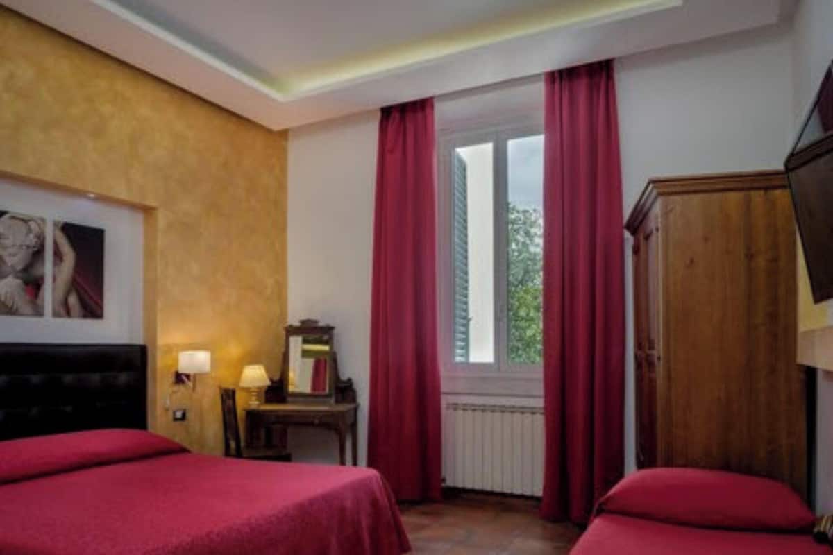 In-room safe, desk, soundproofing, free WiFi