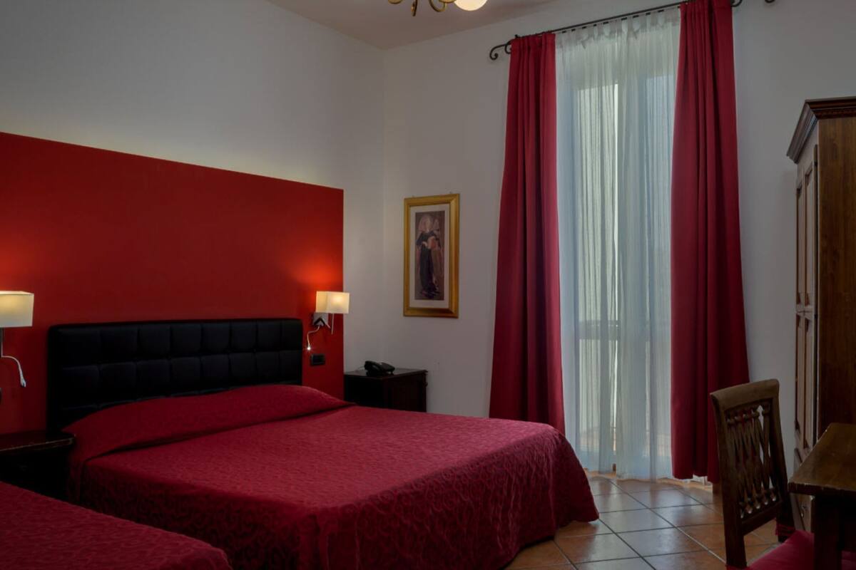 In-room safe, desk, soundproofing, free WiFi