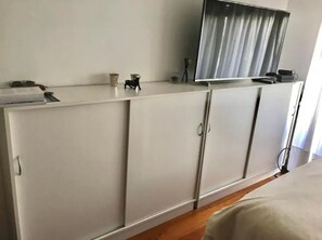 Studio, 1 Double Bed, Non Smoking | Television - Cerviño y Bulnes 2 (Buenos Aires)