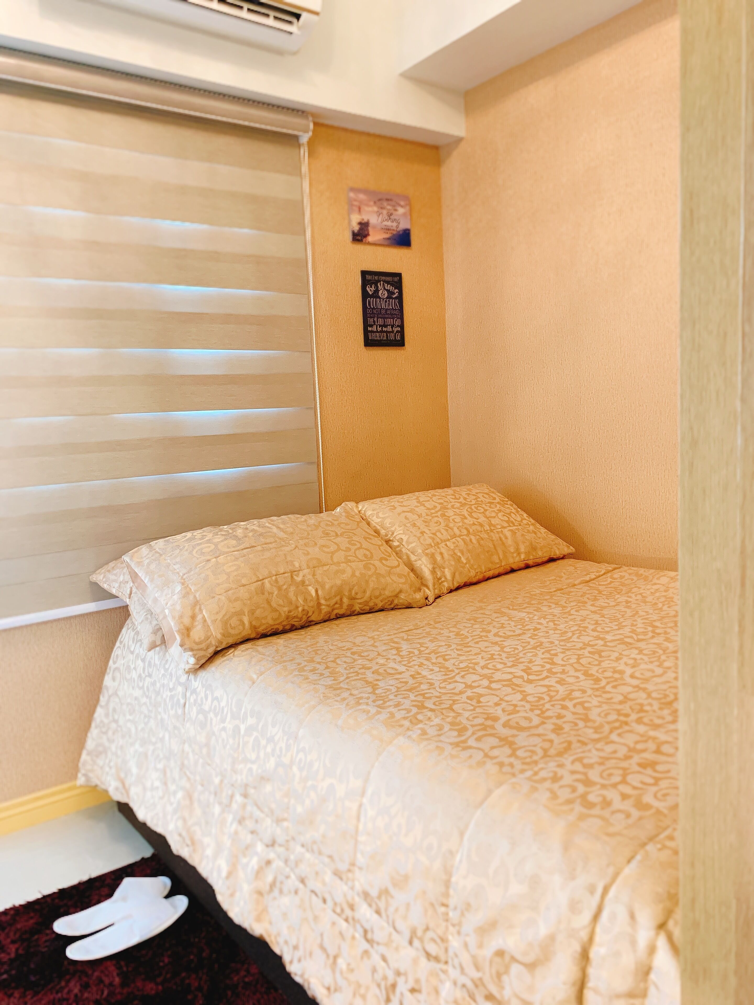 Luxe Condotel near shopping malls and train station with Netflix/Wifi