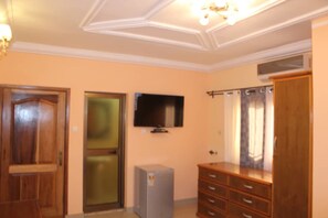 Senior Suite, 1 Queen Bed, Non Smoking