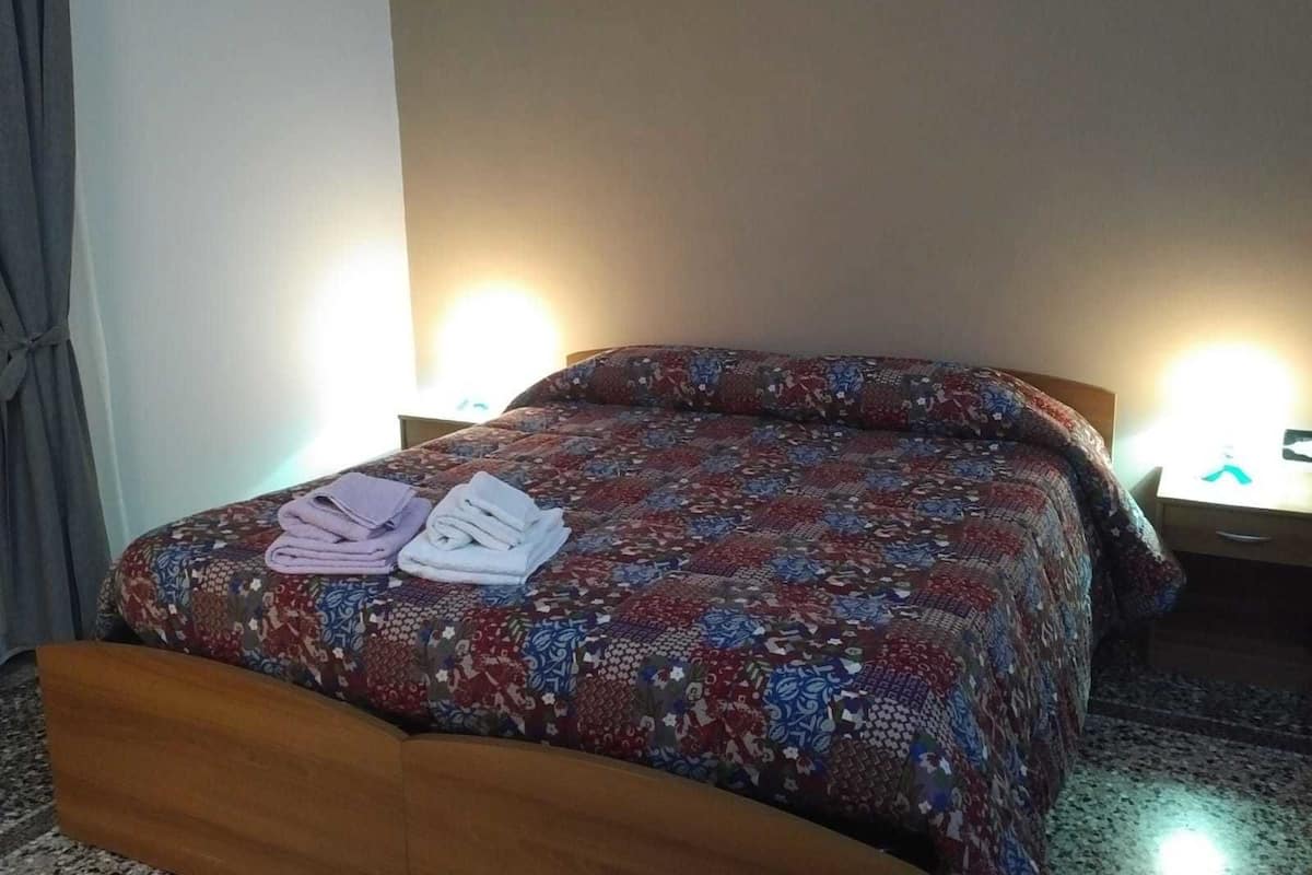 Double or Twin Room | Desk, rollaway beds, free WiFi, bed sheets