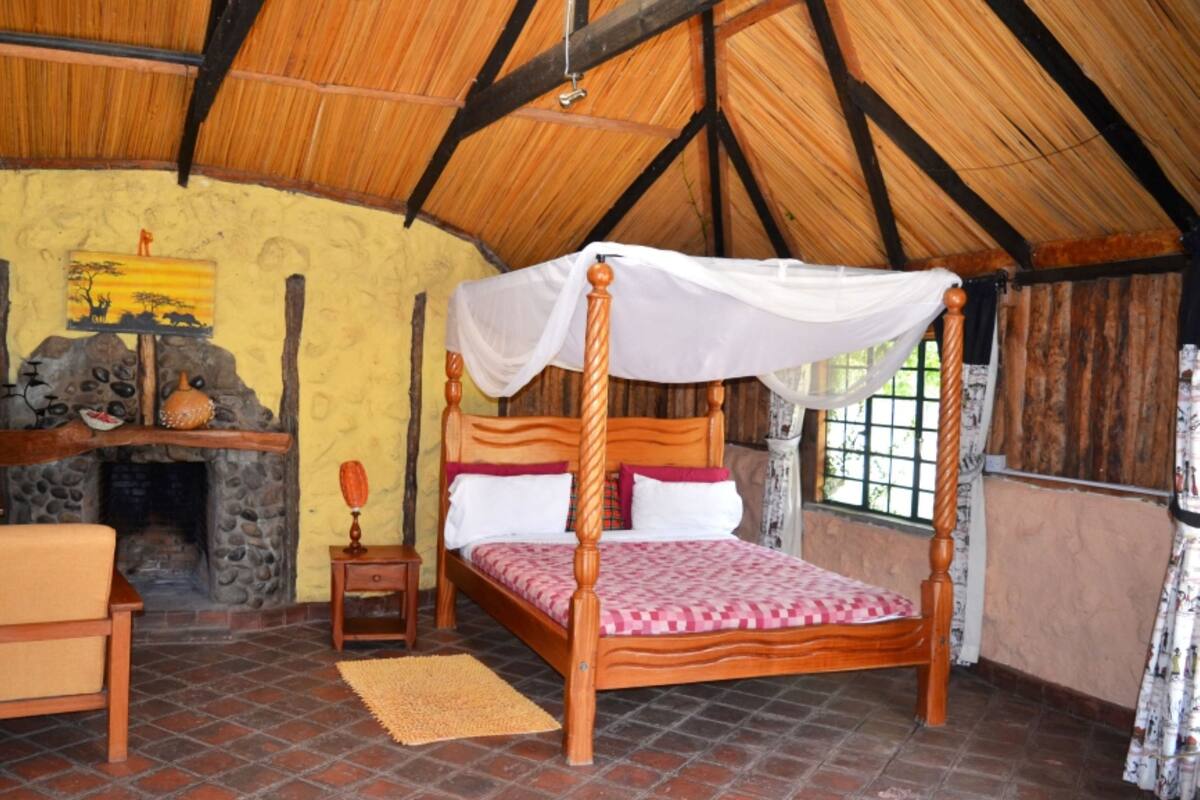 Economy Cottage | Select Comfort beds, laptop workspace, WiFi (free), bed sheets