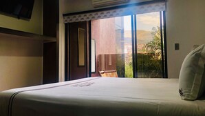 Double Room, 1 King Bed, Non Smoking | Desk, iron/ironing board (on request), WiFi (free) - Hotel Castillo Resort (San Gil)