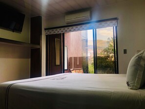 Double Room, 1 King Bed, Non Smoking | Desk, iron/ironing board, free WiFi - Hotel Castillo Resort (San Gil)