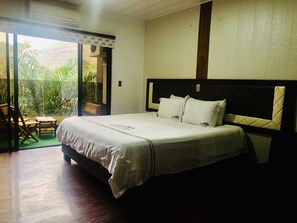 Double Room, 1 King Bed, Non Smoking | Desk, iron/ironing board, free WiFi - Hotel Castillo Resort (San Gil)