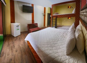 Schreibtisch, Bügeleisen/Bügelbrett, kostenloses WLAN