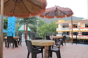 Frühstück, Mittagessen, Abendessen, lokale und internationale Küche 