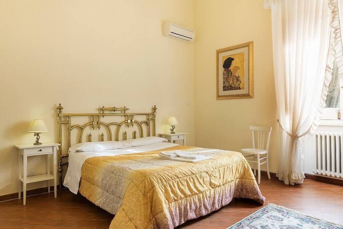 1 bedroom, desk, free WiFi, bed sheets