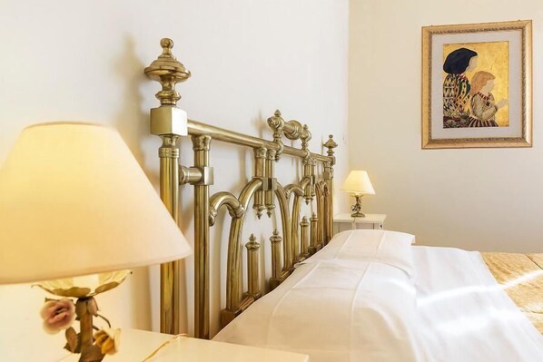 1 bedroom, desk, free WiFi, bed sheets