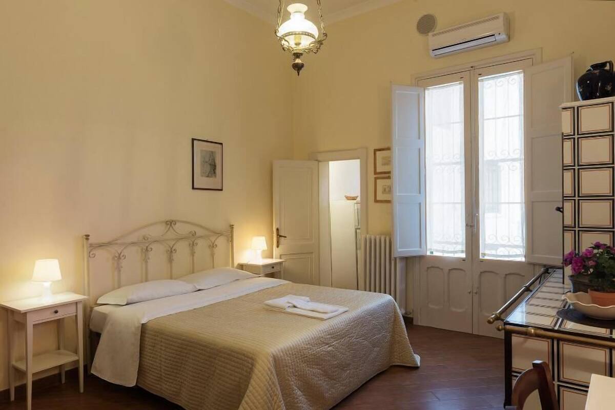 1 bedroom, desk, free WiFi, bed sheets