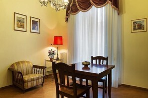 1 bedroom, desk, free WiFi, bed sheets