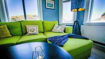 Suite, bany privat | Sala d'estar | Televisor intel·ligent, iPad i Netflix