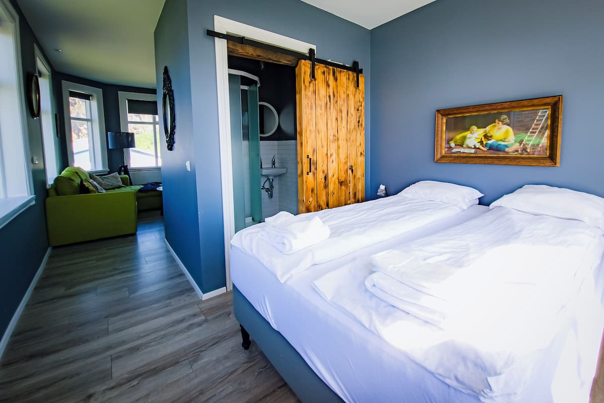 Suite, Private Bathroom | 1 bedroom, blackout curtains, free WiFi, bed sheets