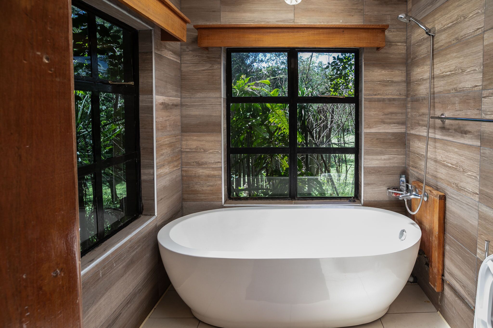 Villa Luxe, 4 chambres | Salle de bain | Douche à « effet pluie », articles de toilette gratuits, chaussons