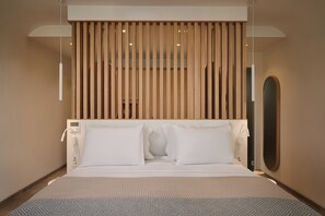 Deluxe Double Room, Private Pool | Minibar, in-room safe, desk, soundproofing
