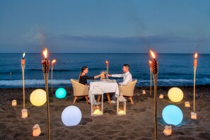 On the beach - Meltemi Blu - Adults Only (Santorini)