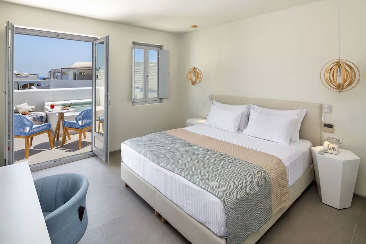 Minibar, in-room safe, desk, soundproofing