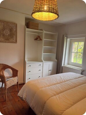 3 habitaciones, tabla de planchar con plancha, wifi y ropa de cama 