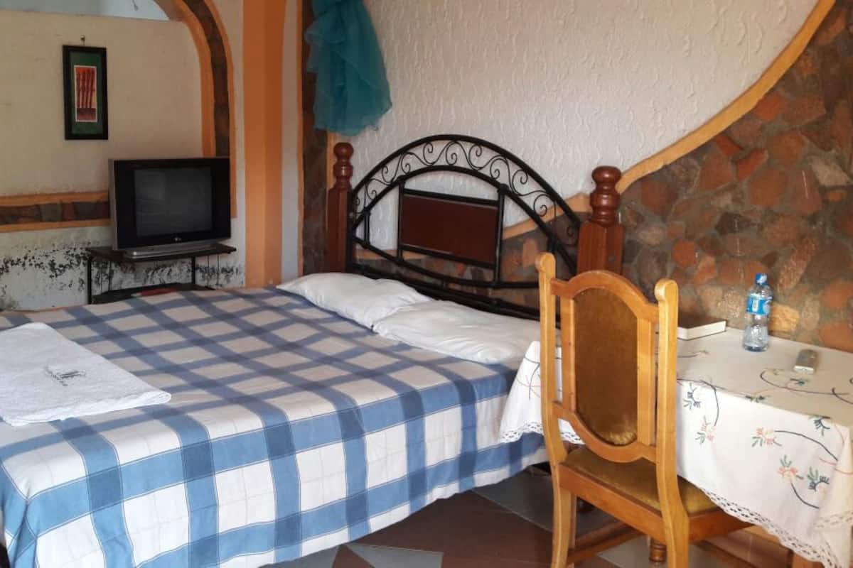 1 habitación, escritorio y wifi gratis